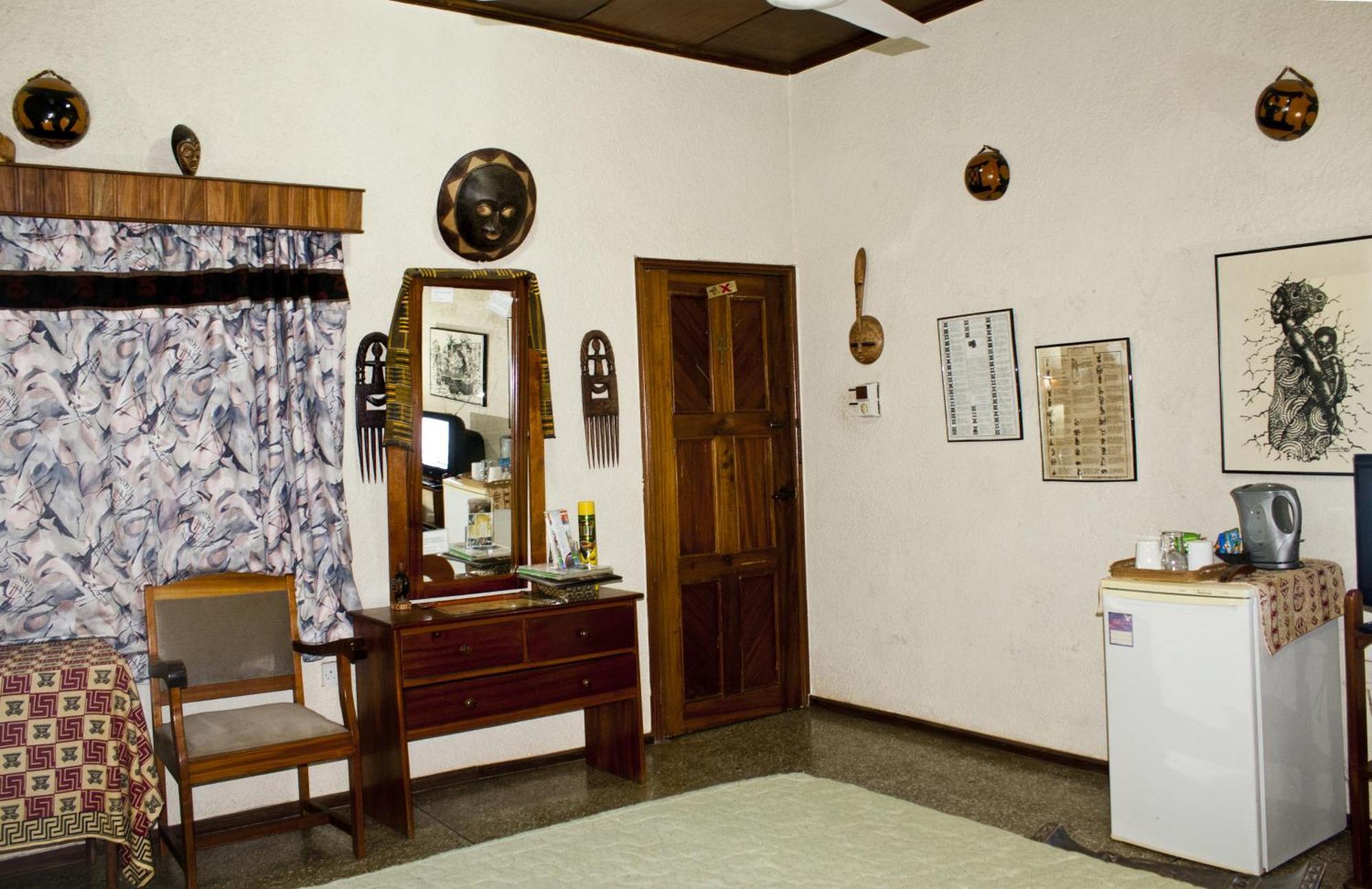 Four Villages Inn كوماسي المظهر الخارجي الصورة