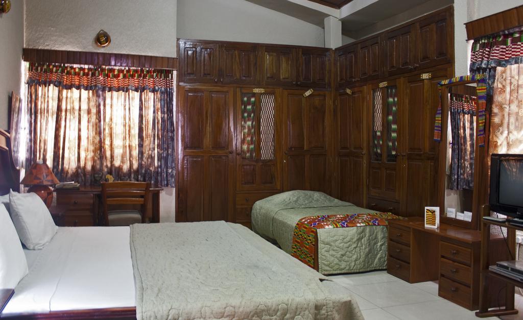 Four Villages Inn كوماسي الغرفة الصورة