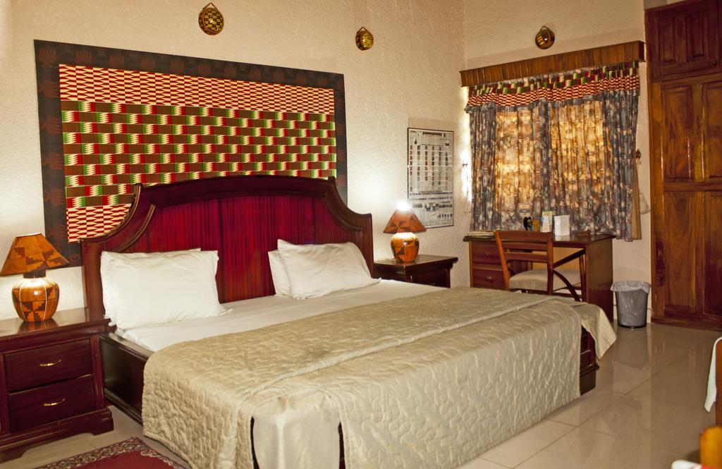 Four Villages Inn كوماسي الغرفة الصورة