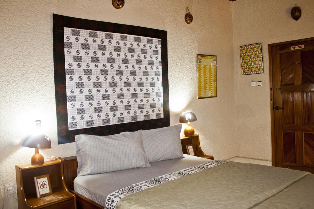 Four Villages Inn كوماسي الغرفة الصورة