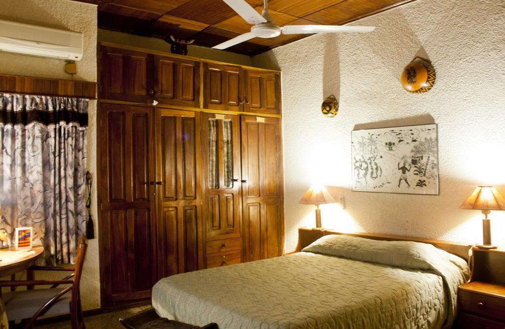 Four Villages Inn كوماسي الغرفة الصورة